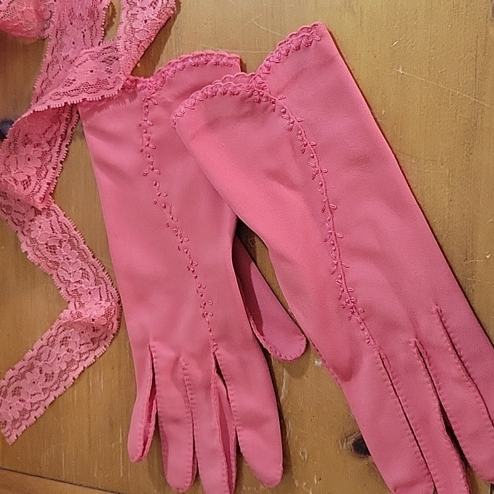 Vintage Hand Dyed Ladies Gloves in Coral Zazz Size 6